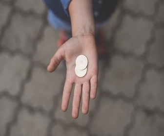 Get Your Own Fan Club With These Cool Coin Magic Tricks